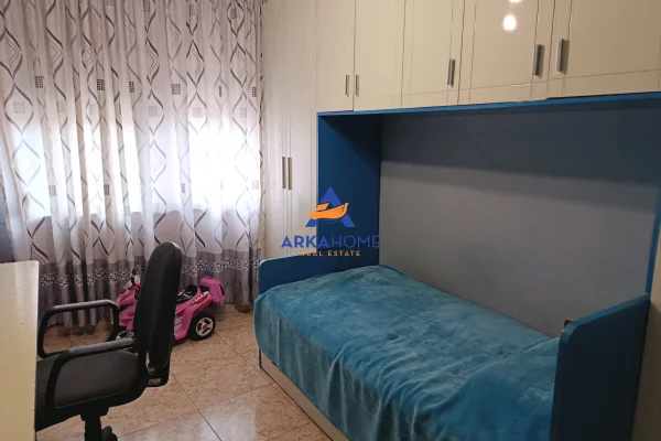 Shtepi me qera Shtepi Private ne Tirane, 4+1, Mobilimi E mobiluar, Pagesa 2,200  Euro.