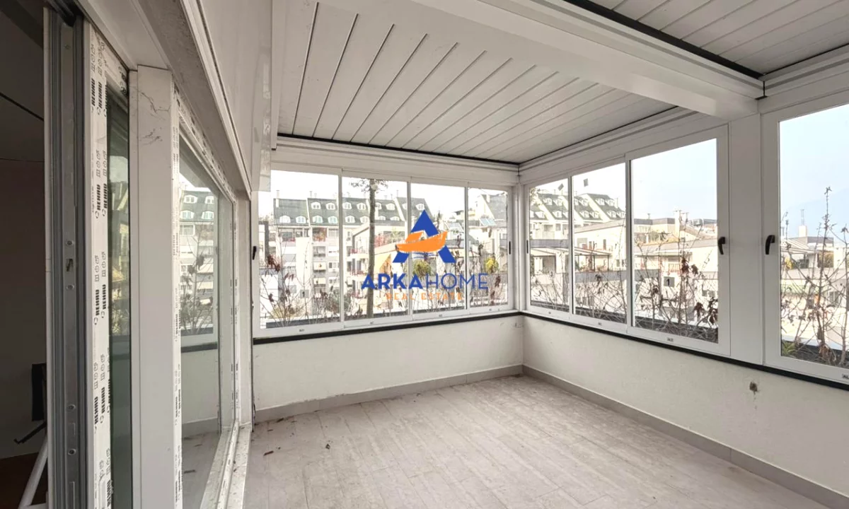 Penthouse (panoramic top floor) for sale in Tirana 4+1, Emty