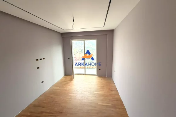 Penthouse (panoramic top floor) for sale in Tirana 4+1, Emty