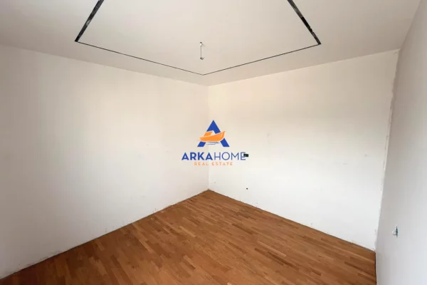 Penthouse (panoramic top floor) for sale in Tirana 4+1, Emty