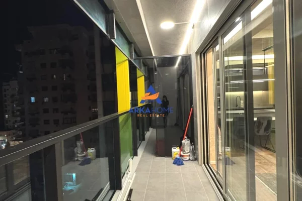 Shtepi ne shitje Apartament ne Tirane, 2+1, Mobilimi E mobiluar, Pagesa 118,000  Euro.