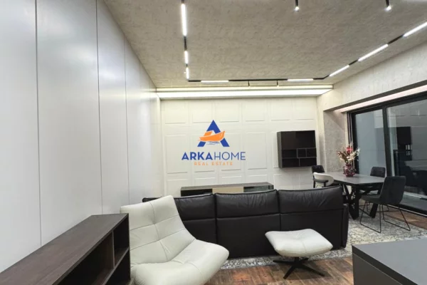 Shtepi ne shitje Apartament ne Tirane, 2+1, Mobilimi E mobiluar, Pagesa 118,000  Euro.