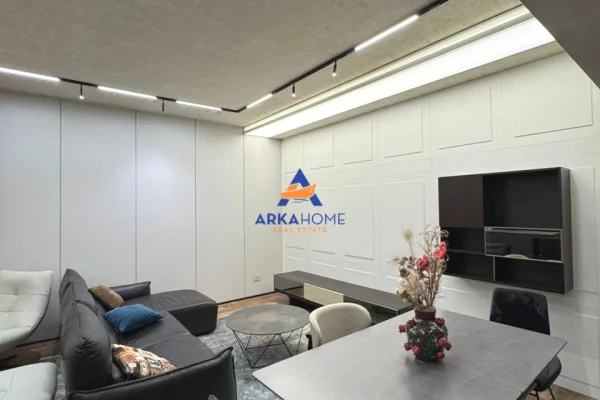 Shtepi ne shitje Apartament ne Tirane, 2+1, Mobilimi E mobiluar, Pagesa 118,000  Euro.