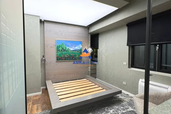 Shtepi ne shitje Apartament ne Tirane, 2+1, Mobilimi E mobiluar, Pagesa 118,000  Euro.