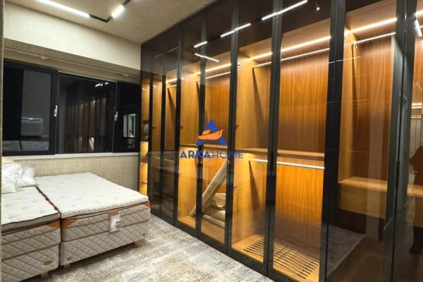 Shtepi ne shitje Apartament ne Tirane, 2+1, Mobilimi E mobiluar, Pagesa 118,000  Euro.