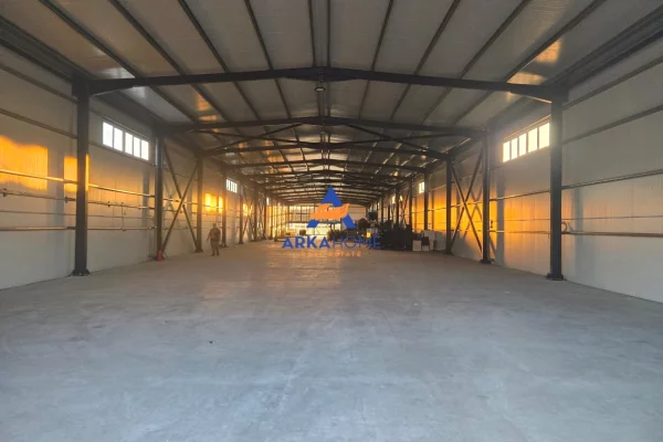 Ambient biznesi me qera 4+1 ne Tirane - 2,790 Euro