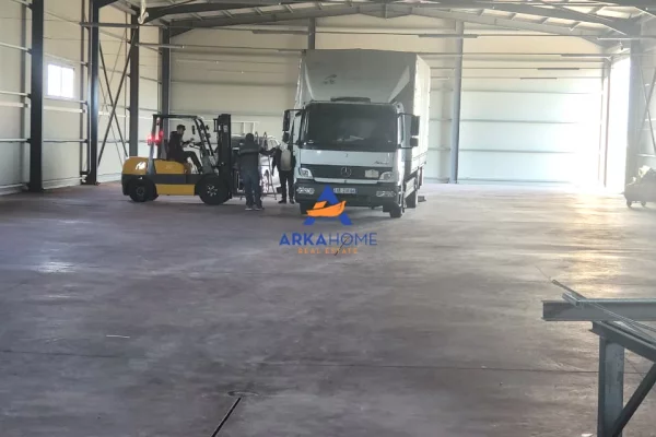 Ambient biznesi me qera 4+1 ne Tirane - 2,790 Euro