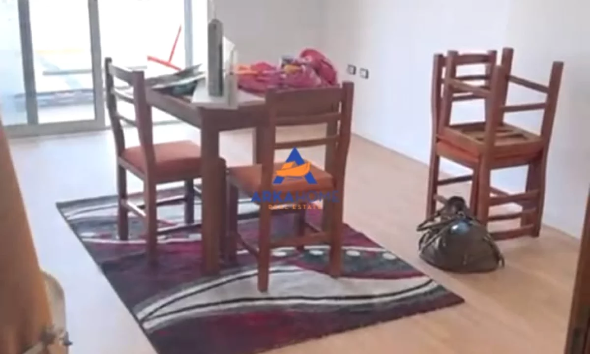 Appartamento in vendita a Tirana 1+1, Arredato