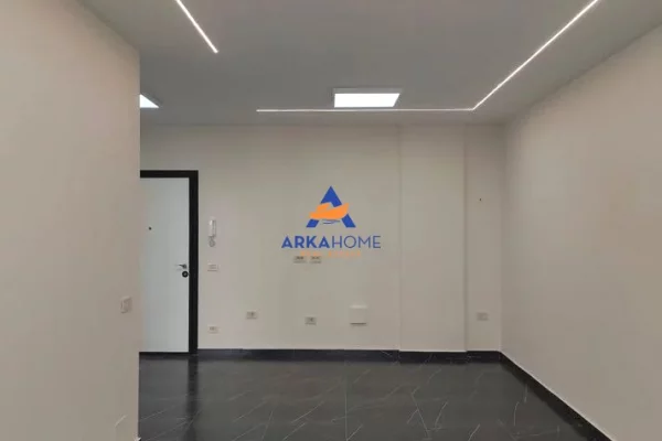 JEPET ZYRE ME QERA 75M2 "MINE PEZA" 580 EURO