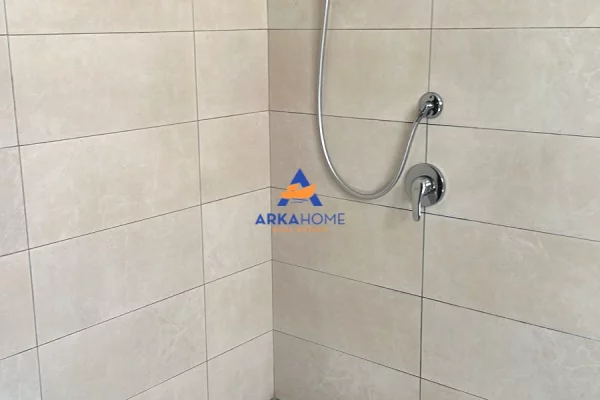 Shtepi me qera Apartament ne Tirane, 2+1, Mobilimi Pjeserisht e mobiluar, Pagesa 522  Euro.