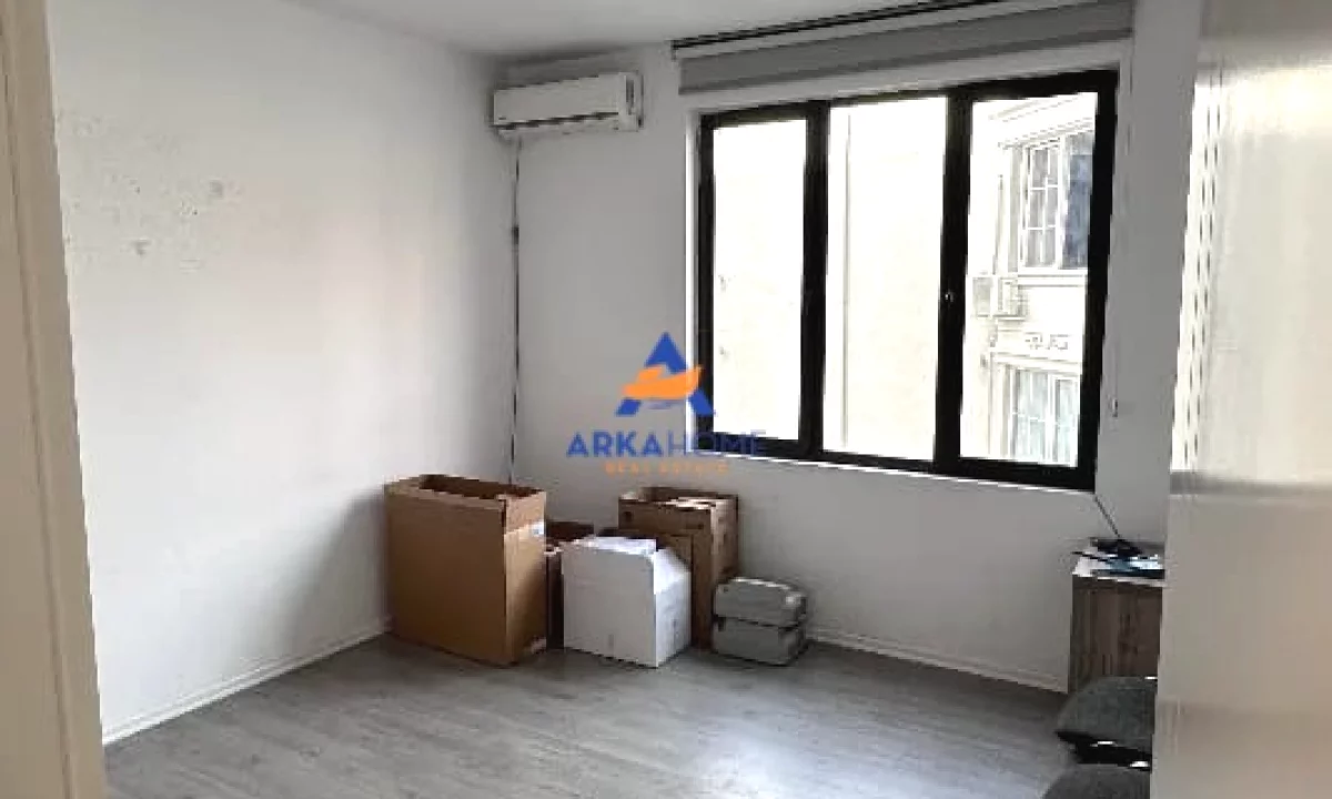 JEPET ME QERA AMBJENT ZYRE 116M2 "VASIL SHANTO" 1200 EURO