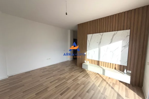 Attico(ultimo piano panoramico) in vendita a Valona 2+1, Arredato