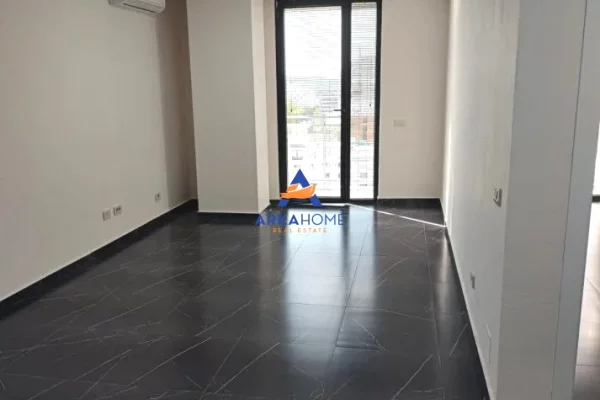 JEPET ZYRE ME QERA 75M2 "MINE PEZA" 580 EURO