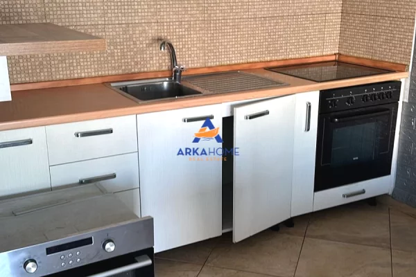 Appartamento in affitto a Tirana 2+1, SemiArredato