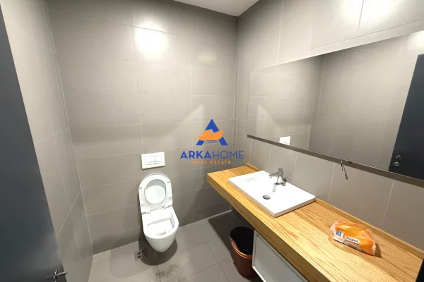 JEPET ME QERA AMBIENT ZYRE 95 M2 "RRUGA E ELBASANIT" 1100 EURO