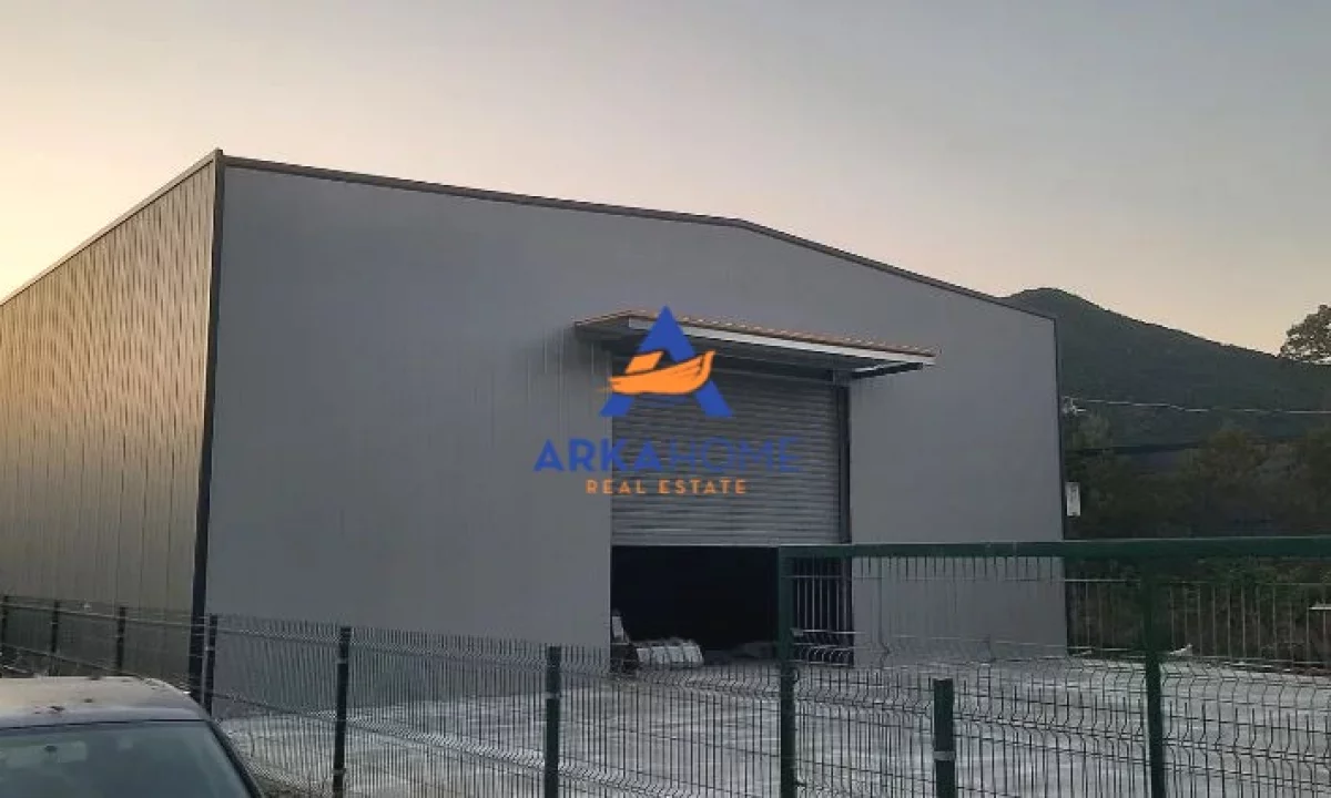 JEPET KAPANON ME QERA MAGAZINE / KAPANON " RRUGA E ARBRIT, TIRANE " 2000 EURO