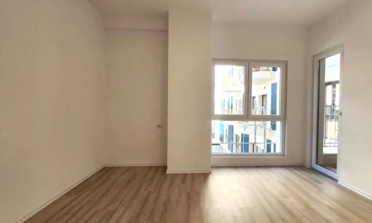 JEPET ME QERA ZYRE 2+1+2 " ZOGUT TE ZI " 1046 EURO