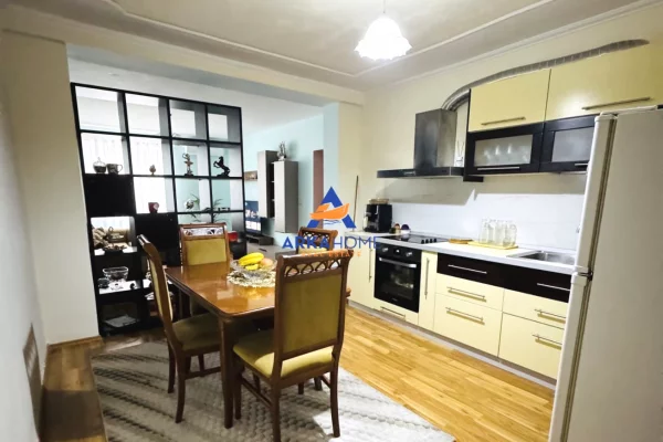 Appartamento in affitto a Tirana 1+1, Arredato