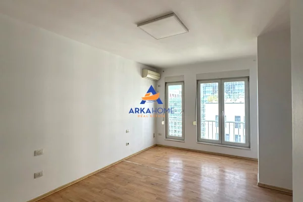 JEPET APARTMENT ME QERA PER ZYRA 125M2 "KOMPLEKSI KONTAKT,ISH PARKU" 650 EURO