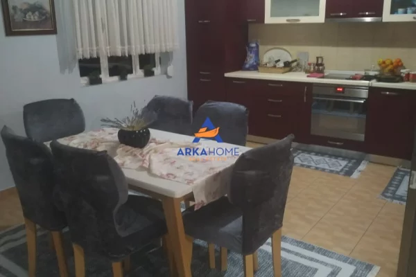 Casa privata/Indipendente in vendita a Tirana 3+1, Arredato