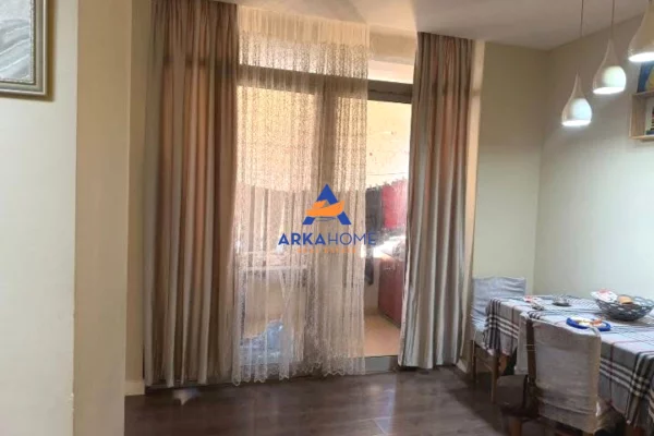 Appartamento in vendita a Tirana 2+1, Arredato