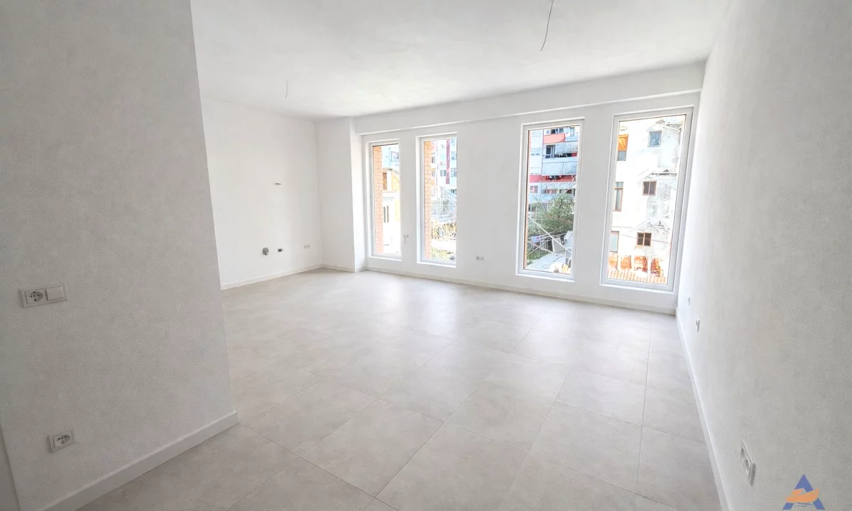 Appartamento in vendita a Tirana 1+1, Vuoto