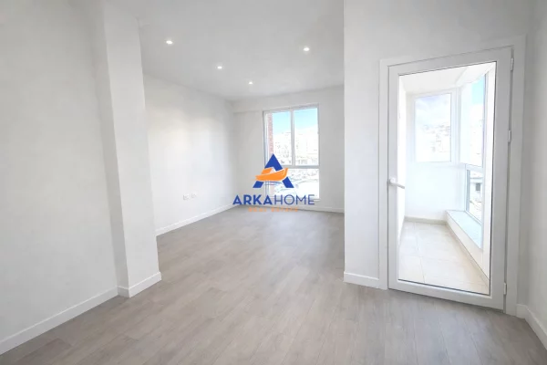 Appartamento in vendita a Tirana 2+1, Vuoto