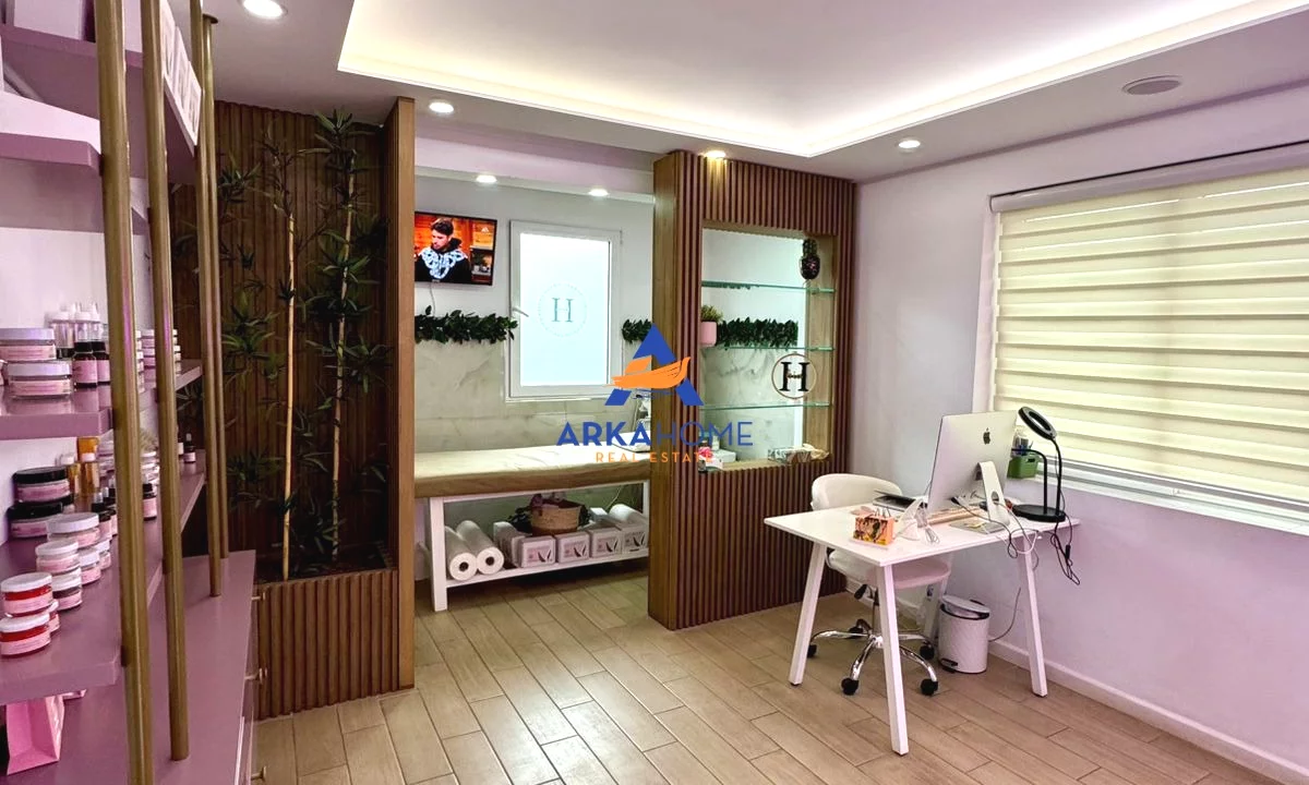 AMBIENT ZYRE ME QIRA 68M2 "KRYQEZIMI I VASIL SHANTOS" 750 Euro / MUAJ (MUNDESI EDHE 700 Euro)