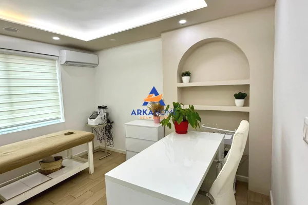 AMBIENT ZYRE ME QIRA 68M2 "KRYQEZIMI I VASIL SHANTOS" 750 Euro / MUAJ (MUNDESI EDHE 700 Euro)