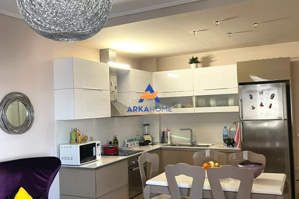 Appartamento in vendita a Tirana 2+1, Arredato
