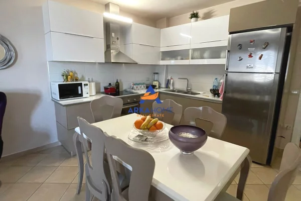 Appartamento in vendita a Tirana 2+1, Arredato