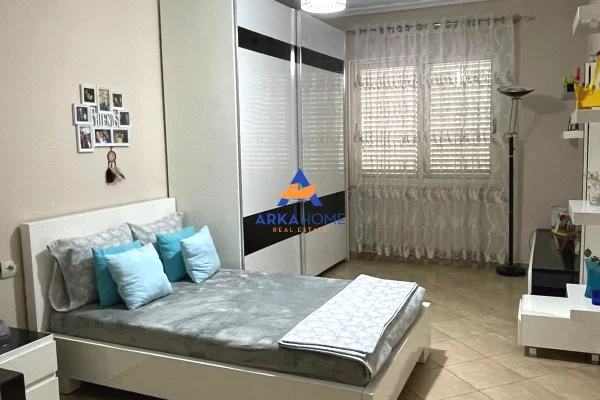 Appartamento in vendita a Tirana 2+1, Arredato