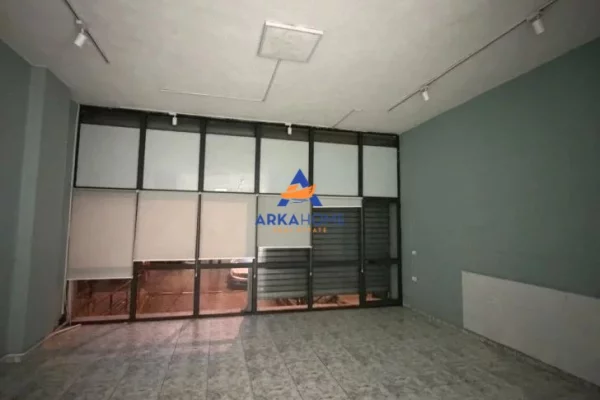 JEPET ME QIRA AMBIENT BIZNESI 82M2 " RRUGA JORGO PLAKU ,5 MAJ" 850 EURO
