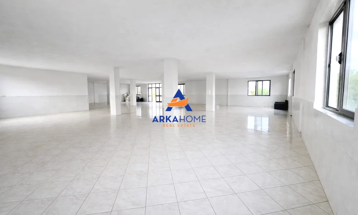 JEPET AMBIENT BIZNESI ME QIRA 430M2 "RRUGA MARTIN CAMAJ VAZHDIMI I UNAZES PLAZH-PLEPA" 85000 LEKE