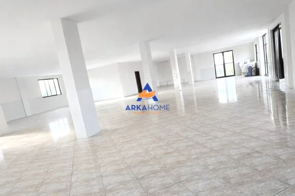 Ambient biznesi me qera 1+1 ne Durres - 889 Euro