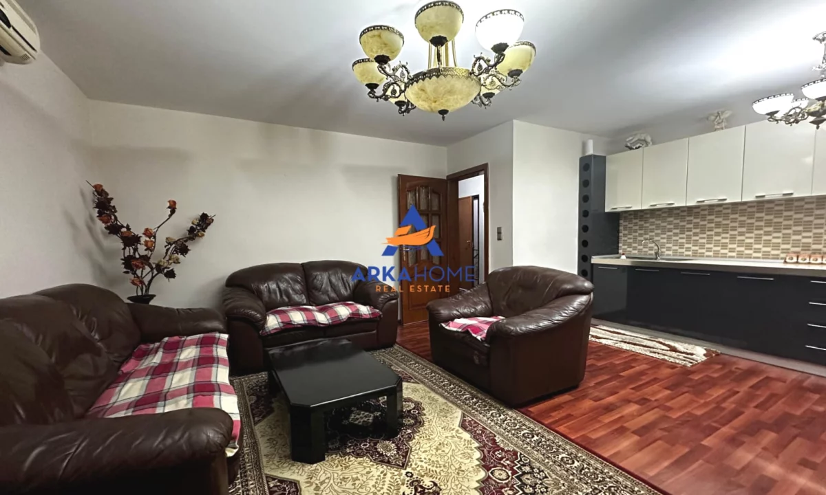 Appartamento in affitto a Tirana 2+1, Arredato