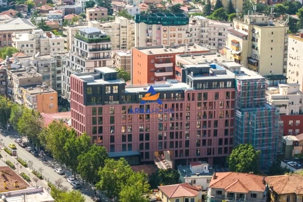 JEPET ME QERA AMBIENT – IDEAL PËR ZYRË " RRUGA KAVAJES " 1000 EURO