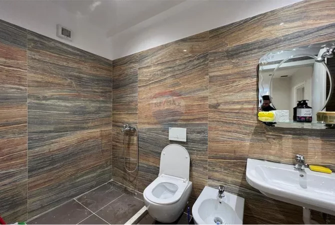 Shtepi me qera Apartament ne Tirane, 2+1, Mobilimi E mobiluar, Pagesa 550  Euro.