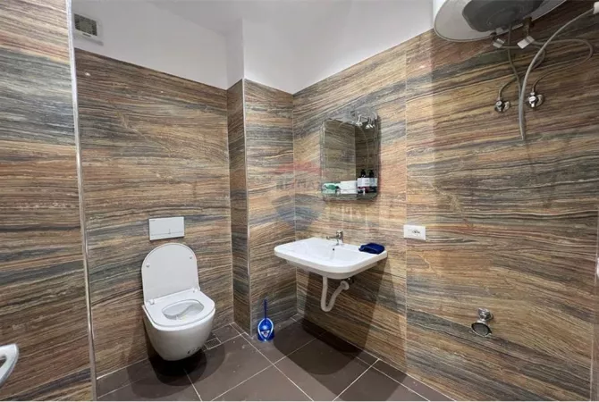 Shtepi me qera Apartament ne Tirane, 2+1, Mobilimi E mobiluar, Pagesa 550  Euro.