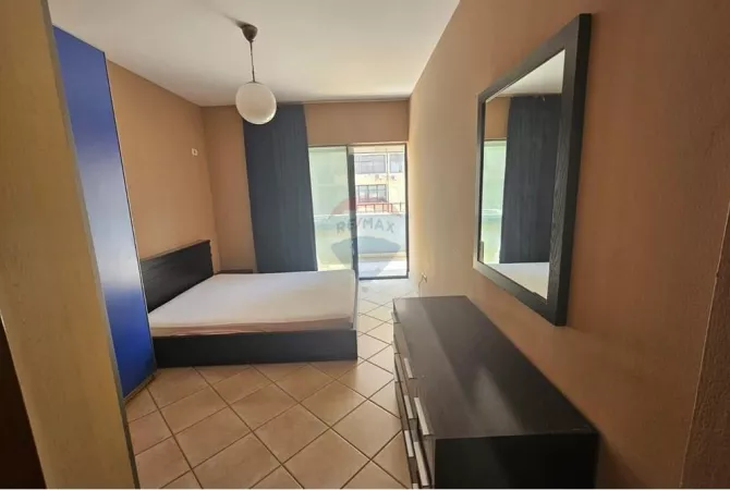 Shtepi me qera Apartament ne Tirane, 2+1, Mobilimi E mobiluar, Pagesa 65,000  Leke.