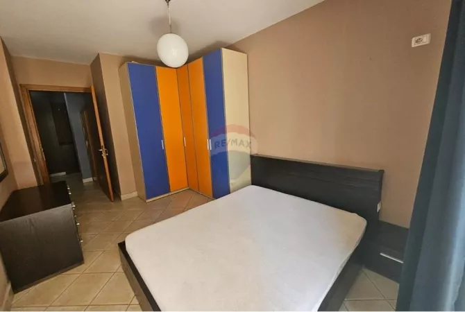 Shtepi me qera Apartament ne Tirane, 2+1, Mobilimi E mobiluar, Pagesa 65,000  Leke.