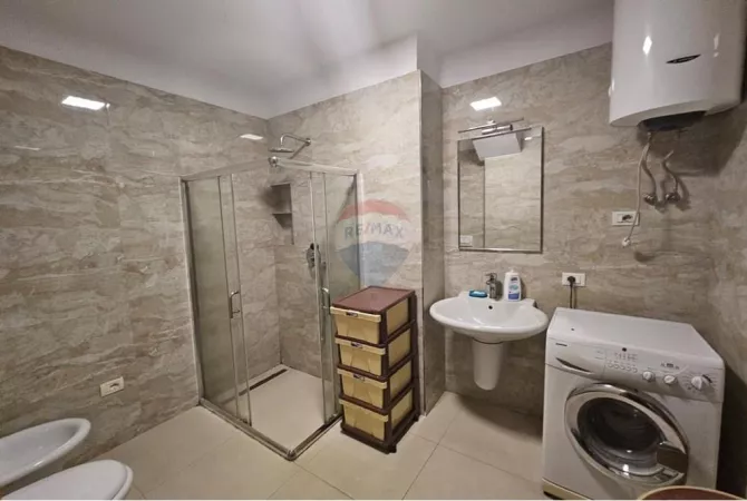 Shtepi me qera Apartament ne Tirane, 2+1, Mobilimi E mobiluar, Pagesa 65,000  Leke.