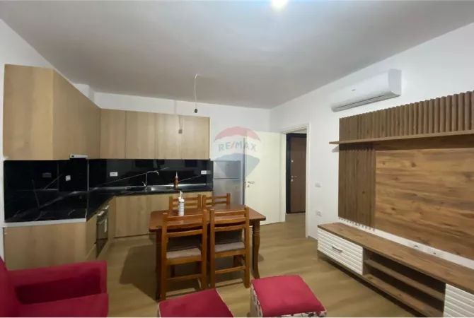 Shtepi me qera 2+1 ne Tirane - 50,000 Leke