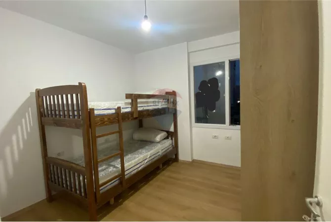 Shtepi me qera Apartament ne Tirane, 2+1, Mobilimi E mobiluar, Pagesa 50,000  Leke.