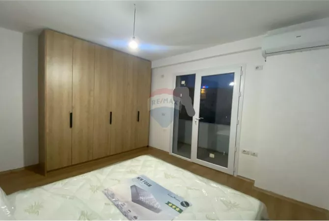 Shtepi me qera Apartament ne Tirane, 2+1, Mobilimi E mobiluar, Pagesa 50,000  Leke.