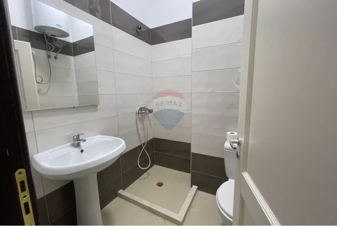 Shtepi ne shitje Apartament ne Durres, 1+1, Mobilimi E mobiluar, Pagesa 76,000  Euro.