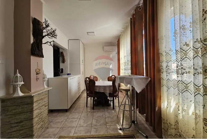 Shtepi me qera Apartament ne Tirane, 2+1, Mobilimi E mobiluar, Pagesa 600  Euro.