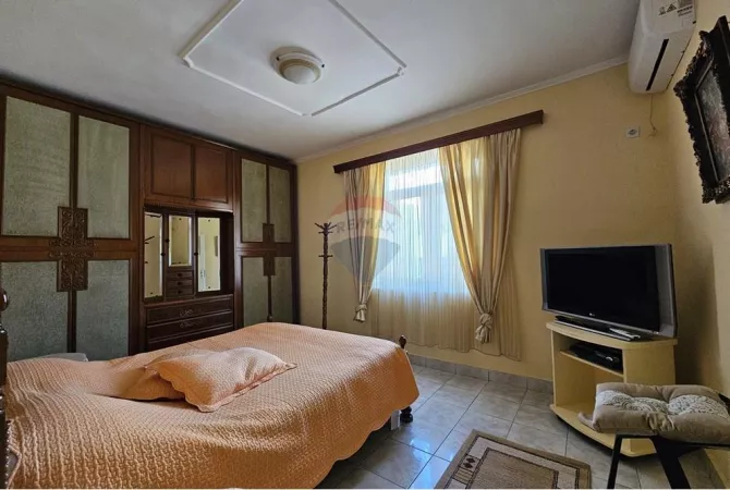 Shtepi me qera Apartament ne Tirane, 2+1, Mobilimi E mobiluar, Pagesa 600  Euro.