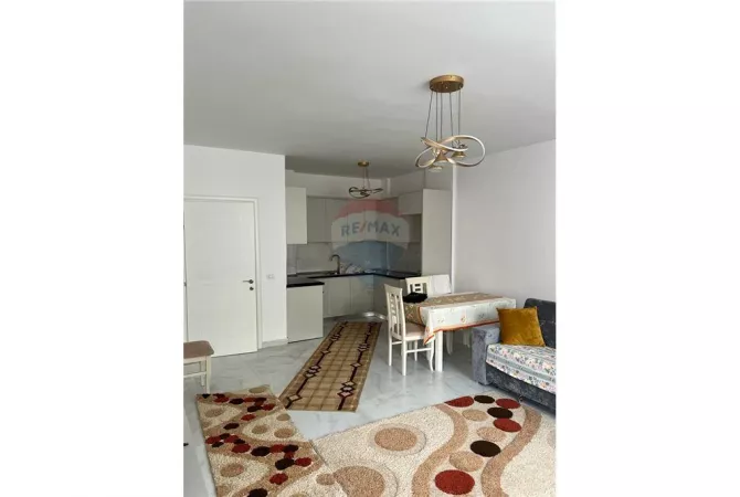 Shtepi me qera Apartament ne Tirane, 2+1, Mobilimi E mobiluar, Pagesa 500  Euro.