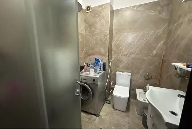 Shtepi me qera Apartament ne Tirane, 1+1, Mobilimi E mobiluar, Pagesa 550  Euro.